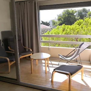 Appartement Calme à Giens , 2 Pas Du Port Et Des Plages, Hyères